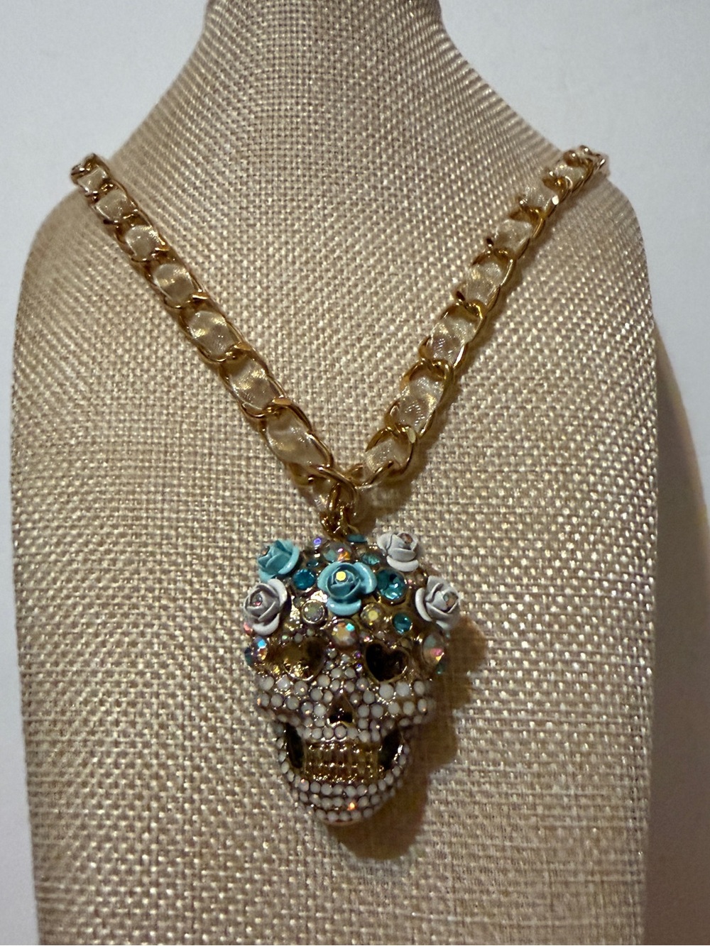 NWT Betsey Johnson Sugar Skull Rhinestone Rose Pendant Necklace